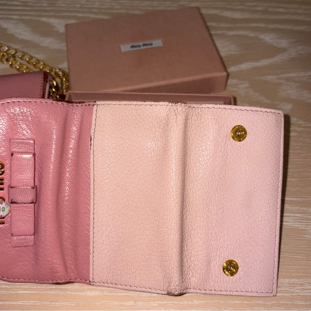 Miu Miu Pre-loved Pink Leather Clutch with Gold Chain with Matching Key Holder - Picture 4 of 16